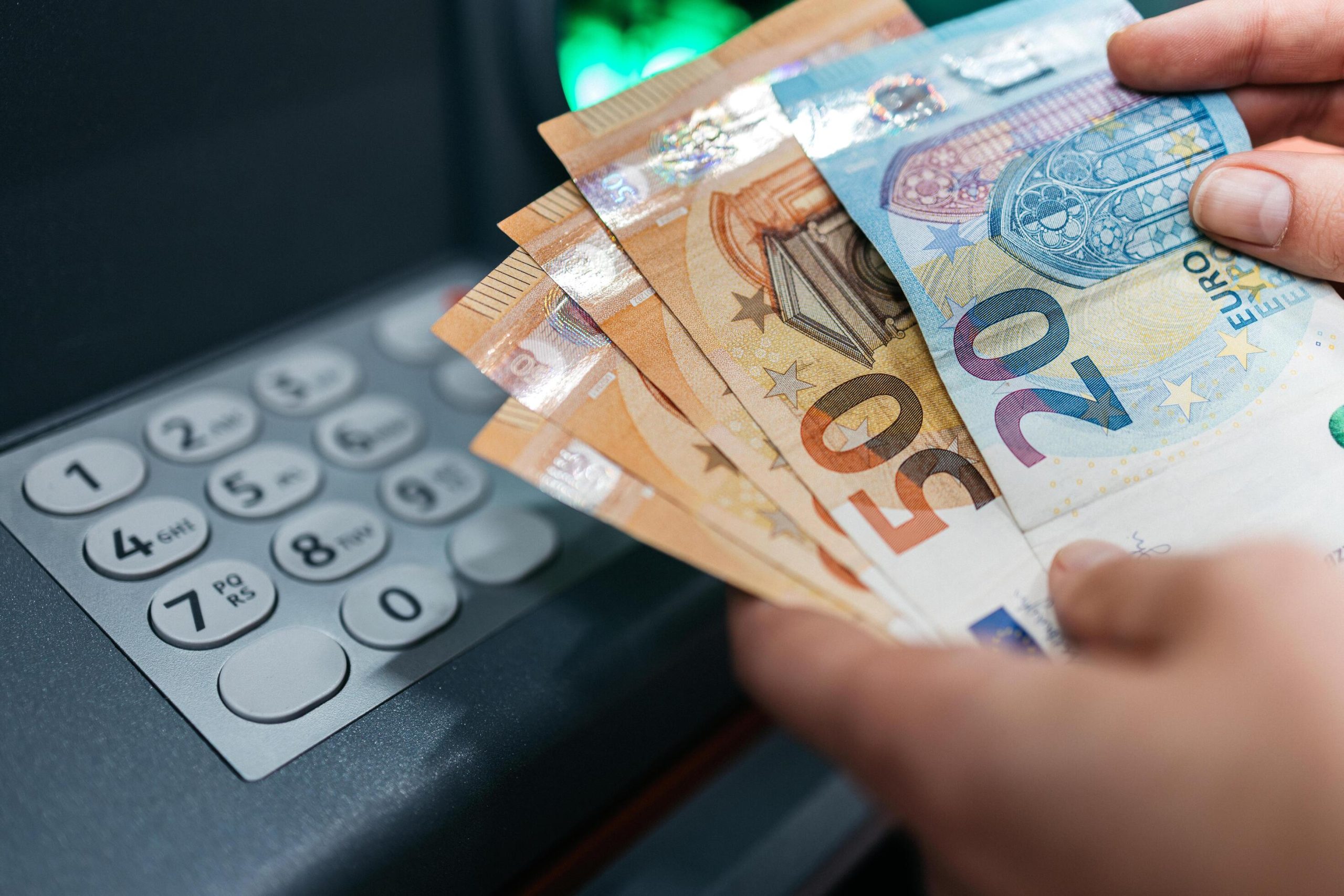 Στους λογαριασμούς των δικαιούχων 22 εκατ. ευρώ για de minimis από την ΑΑΔΕ